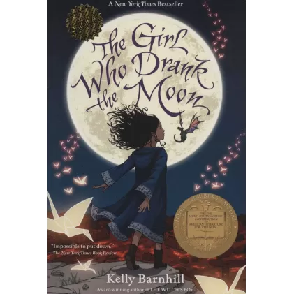 کتاب THE GIRL WHO DRANK THE MOON:دختری که ماه را نوشید (کمیک استریپ)،(زبان اصلی،انگلیسی)